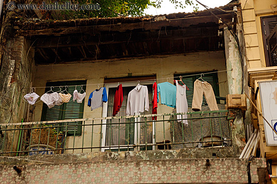 hanging-laundry-n-telephone-wires-2.jpg