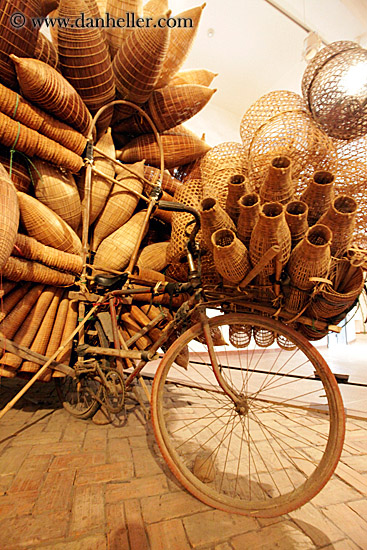 wicker-baskets-on-wood-bicycle-5.jpg