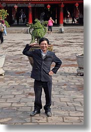 images/Asia/Vietnam/Hanoi/People/Men/asian-man-waving-n-smiling.jpg