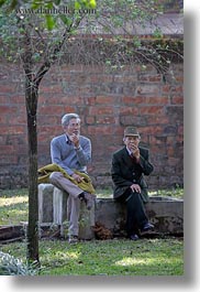 images/Asia/Vietnam/Hanoi/People/Men/two-men-sitting-n-smoking-2.jpg