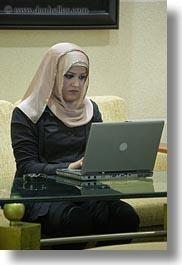 images/Asia/Vietnam/Hanoi/People/Women/muslim-woman-on-laptop.jpg