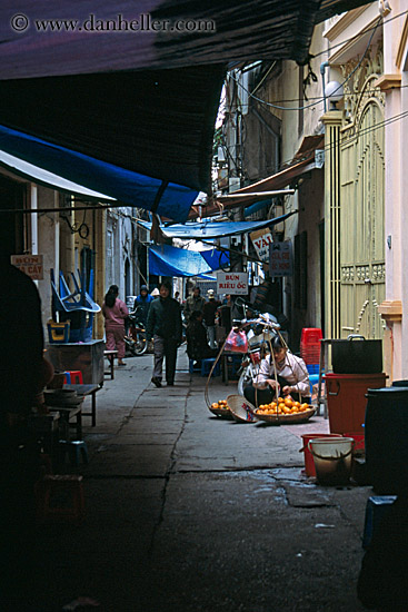 woman-selling-fruit-at-nite.jpg