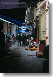 images/Asia/Vietnam/Hanoi/People/Women/woman-selling-fruit-at-nite.jpg