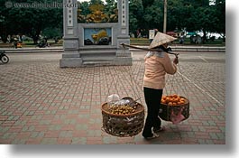 images/Asia/Vietnam/Hanoi/People/Women/woman-w-don_ganh-4.jpg