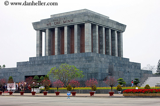 ho_chi_minh-mosoleum-1.jpg