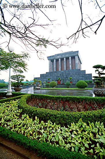 ho_chi_minh-mosoleum-5.jpg