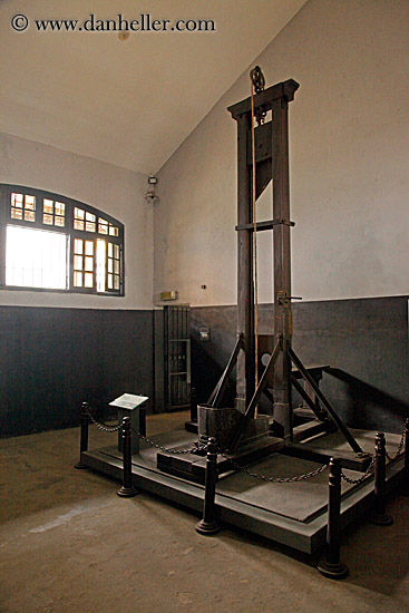 guillotine-1.jpg