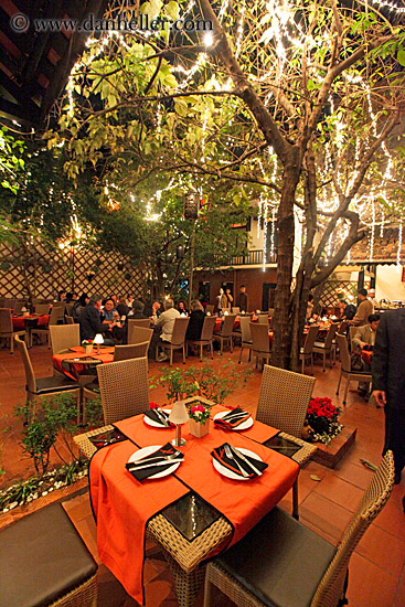 restaurant-table-2.jpg