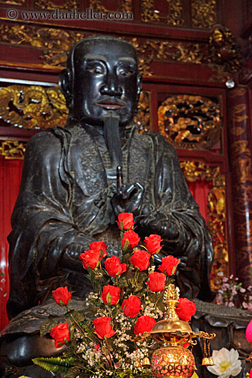 buddha-n-red-roses.jpg