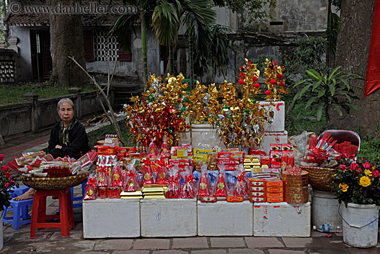 woman-selling-trinkets.jpg