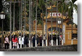 images/Asia/Vietnam/Hanoi/TranQuocPagoda/crowds-n-palm_trees-2.jpg