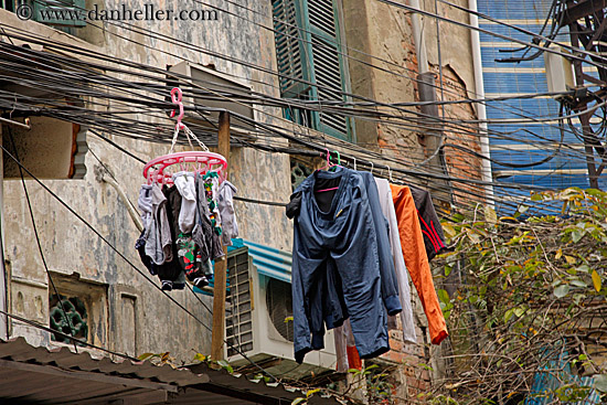 hanging-laundry-n-telephone-wires-1.jpg