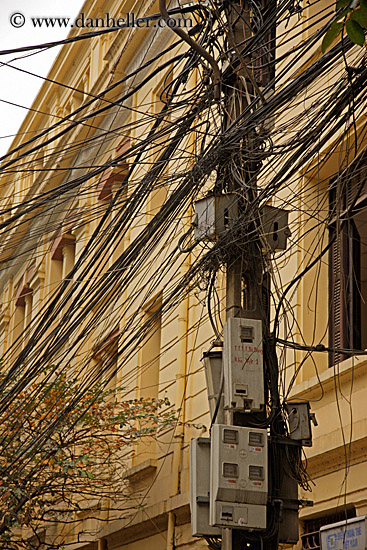 tangled-telephone-wires-n-bldg-3.jpg