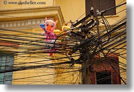 images/Asia/Vietnam/Hanoi/Wires/tangled-telephone-wires-n-colorful-balloons-2.jpg