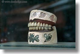 images/Asia/Vietnam/HoiAn/Art/dentures-01.jpg