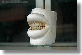 images/Asia/Vietnam/HoiAn/Art/dentures-02.jpg