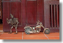 images/Asia/Vietnam/HoiAn/Art/metal-robot-n-motorcycle.jpg