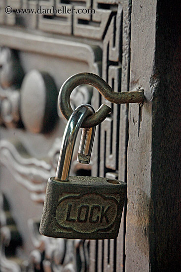 open-lock-on-hook.jpg