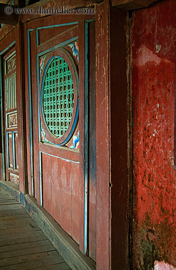 red-door-w-green-thatched-window.jpg
