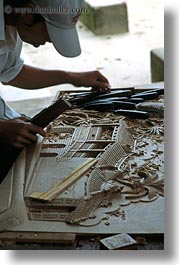 images/Asia/Vietnam/HoiAn/Art/wood-carving-03.jpg