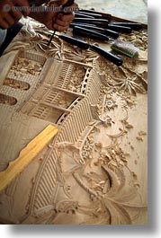 images/Asia/Vietnam/HoiAn/Art/wood-carving-04.jpg