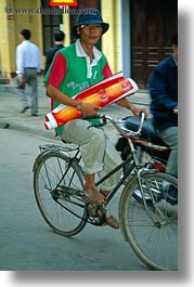 images/Asia/Vietnam/HoiAn/Bikes/man-riding-bike.jpg