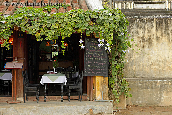 ivy-covered-cafe-w-table-setting.jpg
