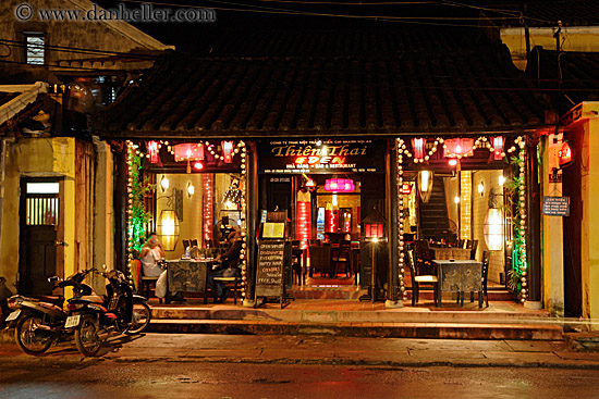 restaurant-at-night-3.jpg