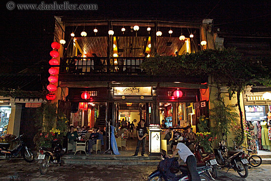 restaurant-at-night-4.jpg