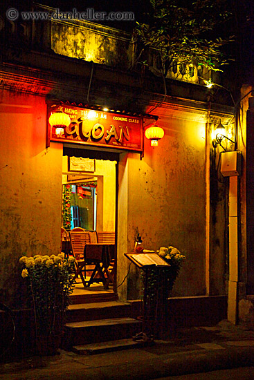 restaurant-at-night-7.jpg
