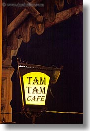 images/Asia/Vietnam/HoiAn/Buildings/tam_tam-cafe-lantern.jpg