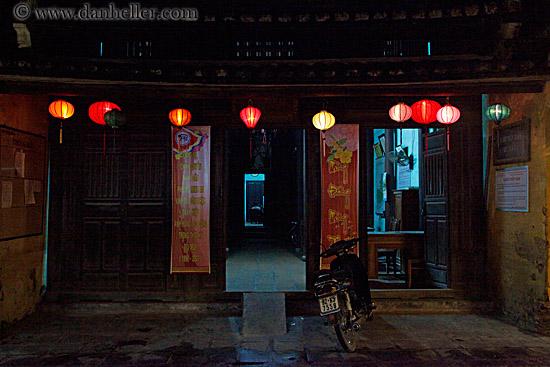 lit-lanterns-2.jpg