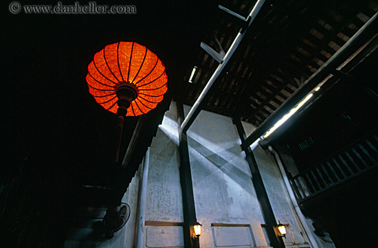 lit-lanterns-3.jpg
