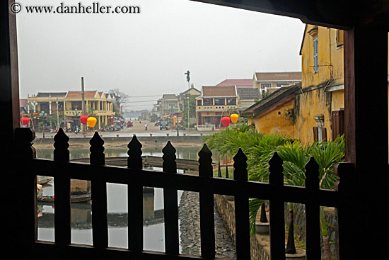 picket-fence-n-hazy-river.jpg