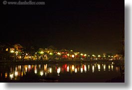 images/Asia/Vietnam/HoiAn/Misc/river-at-night-1.jpg