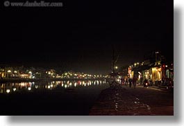 images/Asia/Vietnam/HoiAn/Misc/river-at-night-2.jpg