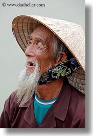 images/Asia/Vietnam/HoiAn/People/Men/old-man-in-boat-w-beard-6.jpg
