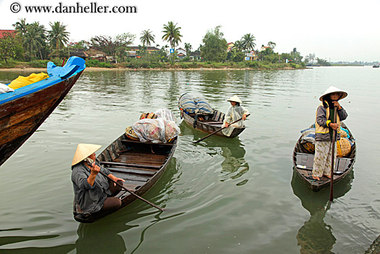 old-women-in-fishing-boat-1.jpg