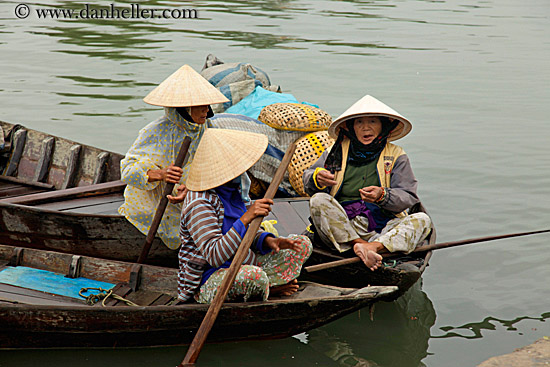old-women-in-fishing-boat-2.jpg