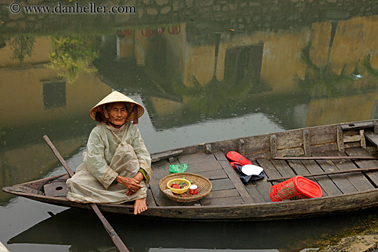 old-women-in-fishing-boat-3.jpg