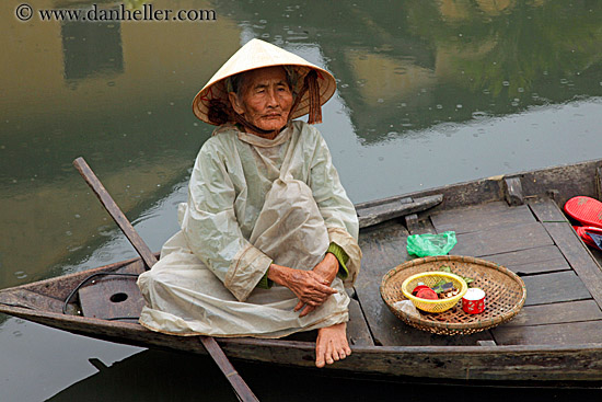 old-women-in-fishing-boat-4.jpg