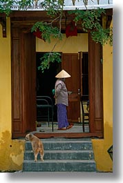 images/Asia/Vietnam/HoiAn/People/Women/women-in-conical-hats-08.jpg
