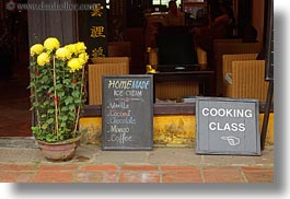 images/Asia/Vietnam/HoiAn/Signs/cooking-class-n-ice_cream-sign.jpg