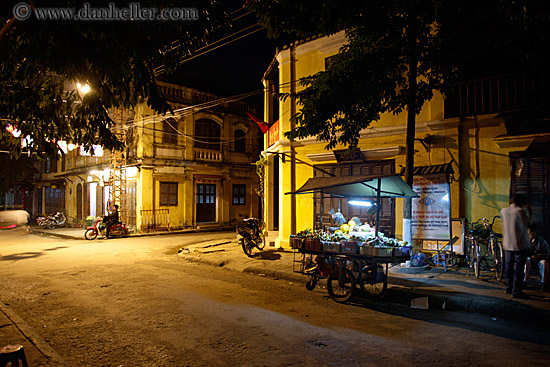 fruit-stand-at-nite-1.jpg