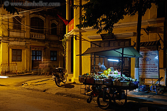 fruit-stand-at-nite-2.jpg