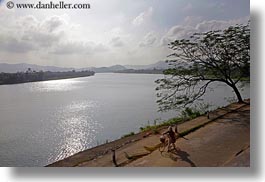 images/Asia/Vietnam/Hue/Bikes/bicycles-by-lake-1.jpg