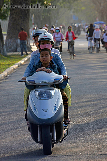 family-on-motorcycle-1.jpg