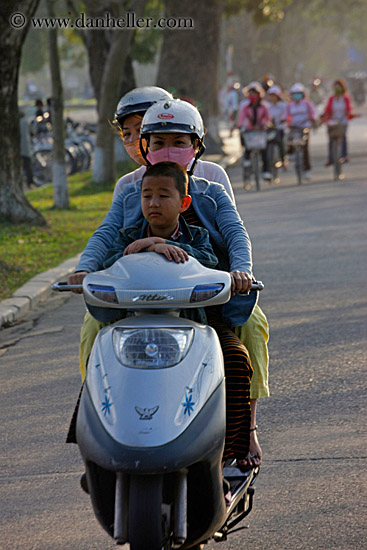 family-on-motorcycle-2.jpg