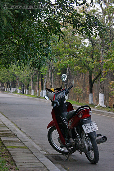 lone-motorcycle.jpg