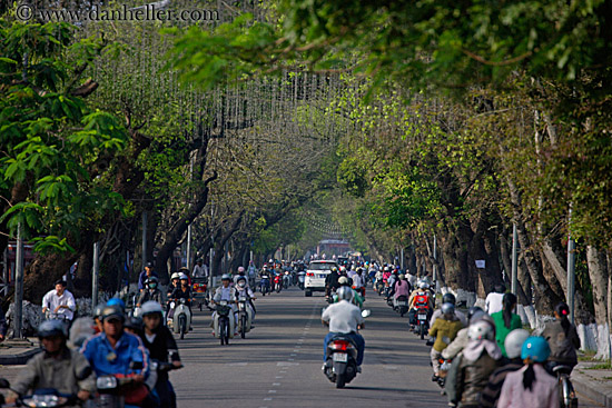motorcycle-crowds-1.jpg
